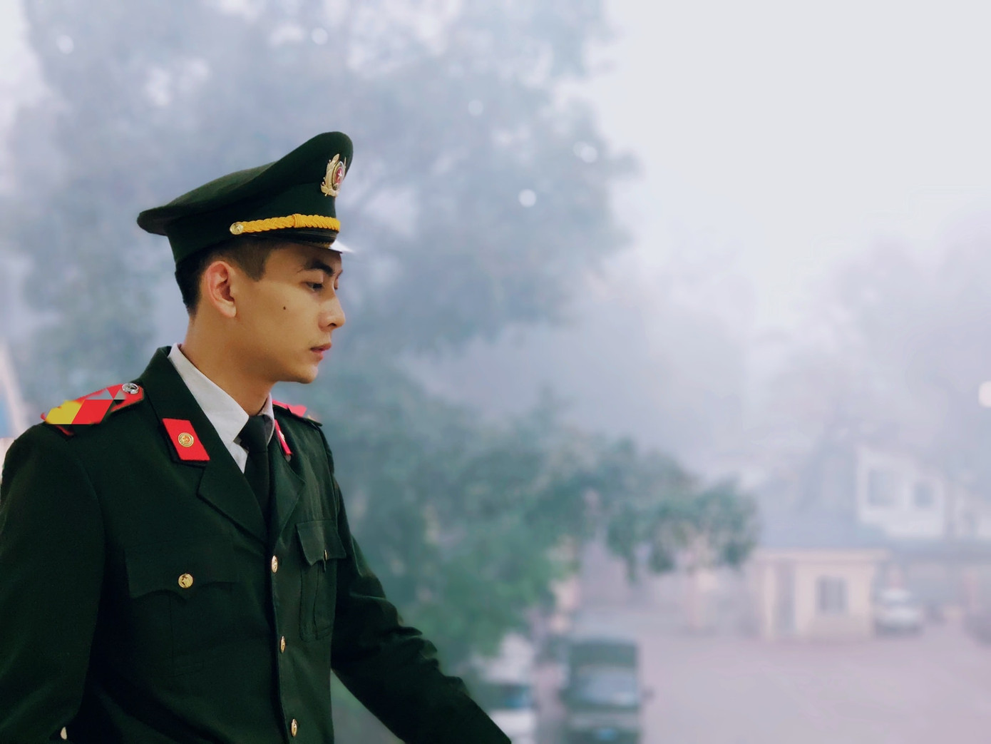 Anh cảnh vệ đẹp trai siêu cấp lại còn độc thân: “Act cool, đứng hình mất 5 giây" ảnh 5