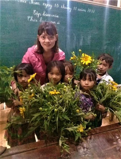 Rưng rưng trước những món quà trò vùng cao tặng thầy cô nhân ngày 20/11 ảnh 2