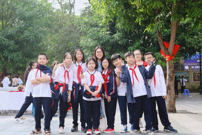 Cô Vân Anh (THCS Nghĩa Tân, Hà Nội) kể có rất nhiều kỷ niệm đáng nhớ trong quá trình dạy online. Thầy cô chúng mình nói gì về phương pháp học và giảng bài trực tuyến mùa dịch COVID-19? ảnh 4
