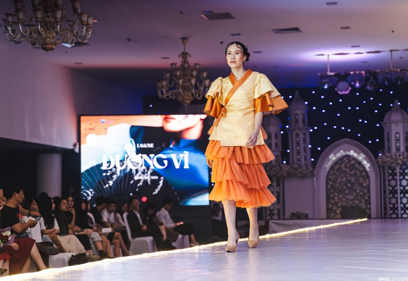 LaMode 2020: Mãn nhãn với show thời trang lấy cảm hứng từ thời kỳ Phục Hưng của Amser ảnh 3