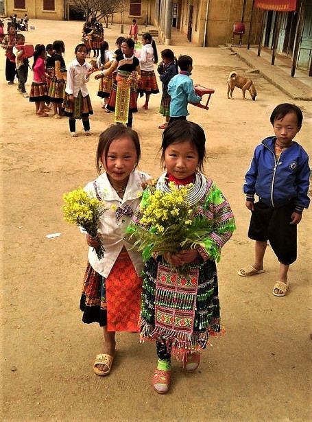 Rưng rưng trước những món quà trò vùng cao tặng thầy cô nhân ngày 20/11 ảnh 6