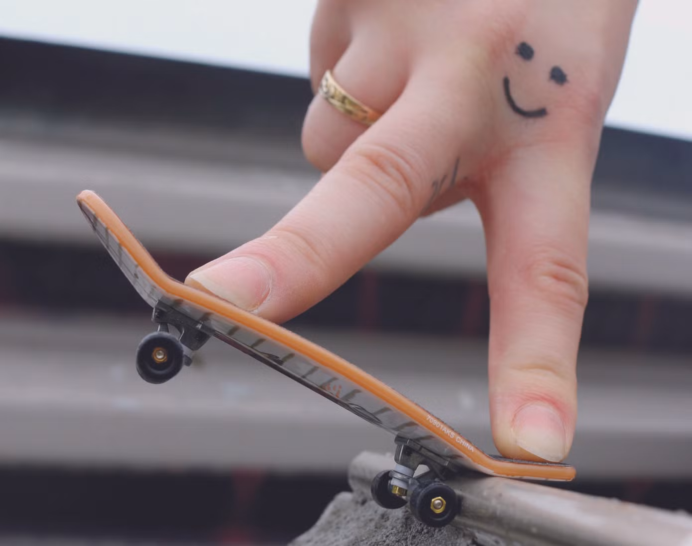 Khám phá kỹ năng từ những "dân chơi hệ Fingerboard": "Vũ điệu" của những ngón tay ảnh 1