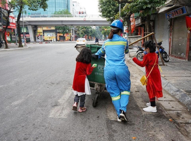 Thanh niên trổ tài làm bánh đãi khách dịp Tết, nhưng khi nhìn thành quả thì ai cũng “hết hồn“ ảnh 3