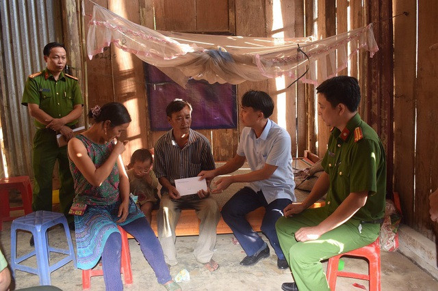 Công an Lào Cai thông tin về vụ sập cổng trường khiến 6 học sinh thường vong ảnh 1