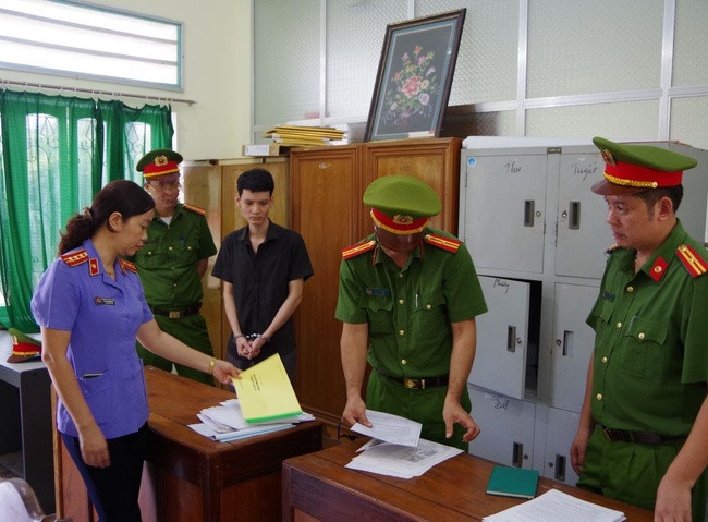 Làm giả giấy khám sức khỏe, 2 bác sĩ Hà Giang bị bắt ảnh 1