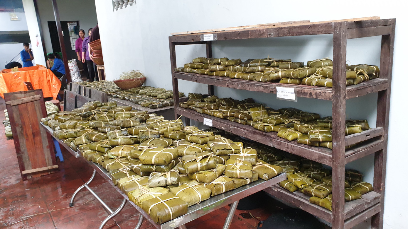 Tăng ni, phật tử Hà Nội gửi hàng nghìn bánh chưng chay vào miền Trung ảnh 6