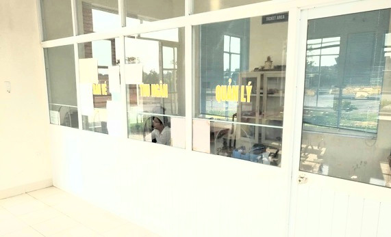 Cận cảnh bến xe bạc tỷ không một bóng người, bóng xe ảnh 11