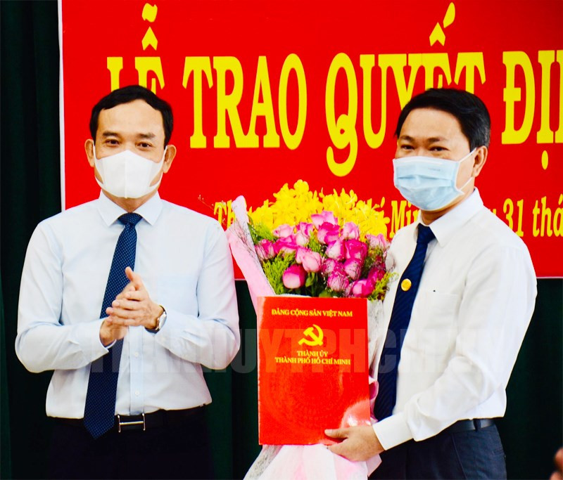 Nhiều lãnh đạo TPHCM xin thôi việc, nghỉ hưu sớm ảnh 3