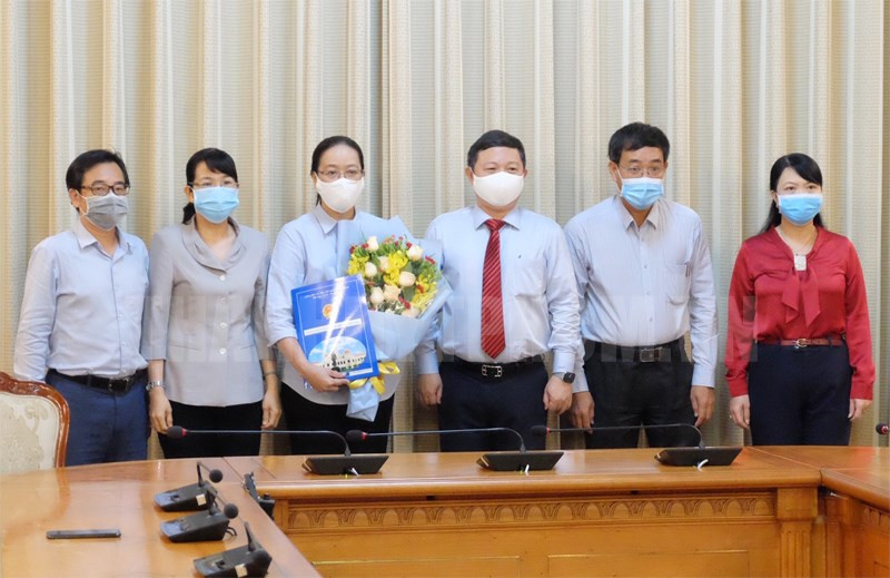 Nhiều lãnh đạo TPHCM xin thôi việc, nghỉ hưu sớm ảnh 1