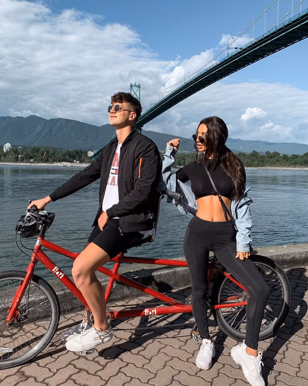 Cặp đôi nổi loạn trong ‘Too Hot To Handle’ tung ảnh ôm ấp tình tứ ảnh 4