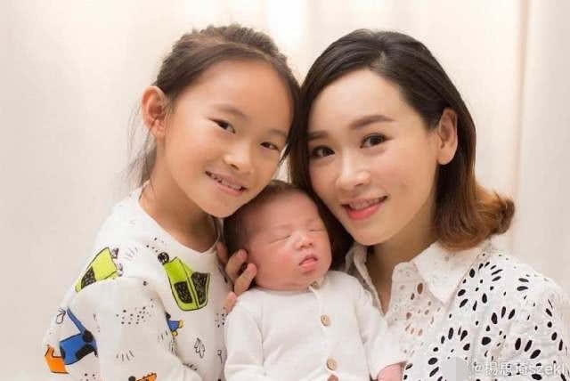 Hoa hậu Hong Kong phải đi hát ở quán bar kiếm tiền nuôi con vừa sinh 1 tháng ảnh 1