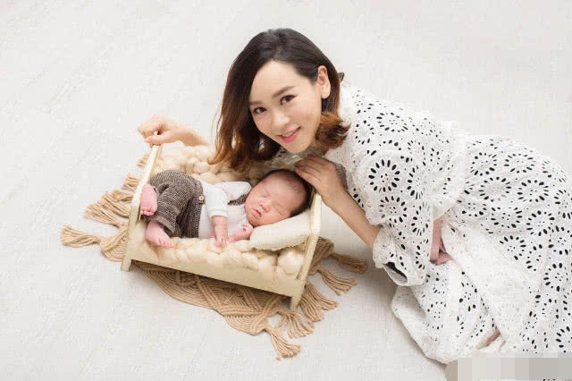 Hoa hậu Hong Kong phải đi hát ở quán bar kiếm tiền nuôi con vừa sinh 1 tháng ảnh 3