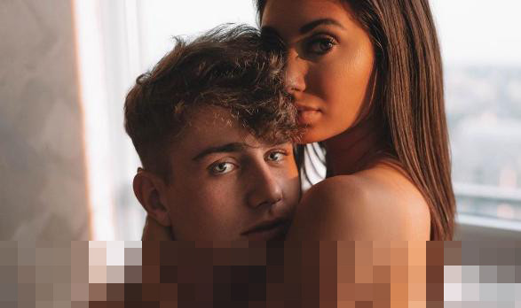 Cặp đôi nổi loạn trong ‘Too Hot To Handle’ tung ảnh ôm ấp tình tứ ảnh 2