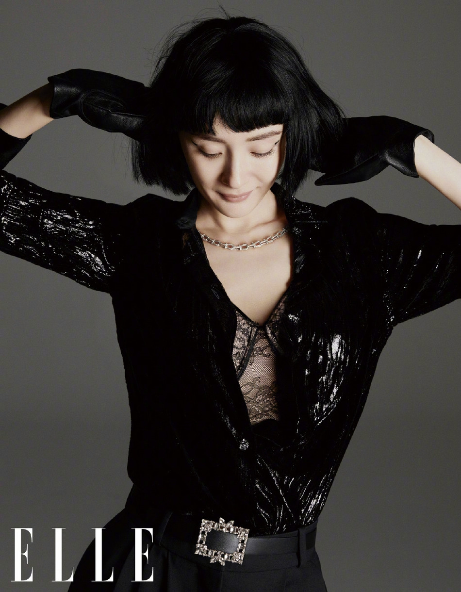 Dương Mịch phanh áo lộ nội y, khoe chân dài miên man hậu bị tố chảnh choẹ ảnh 1