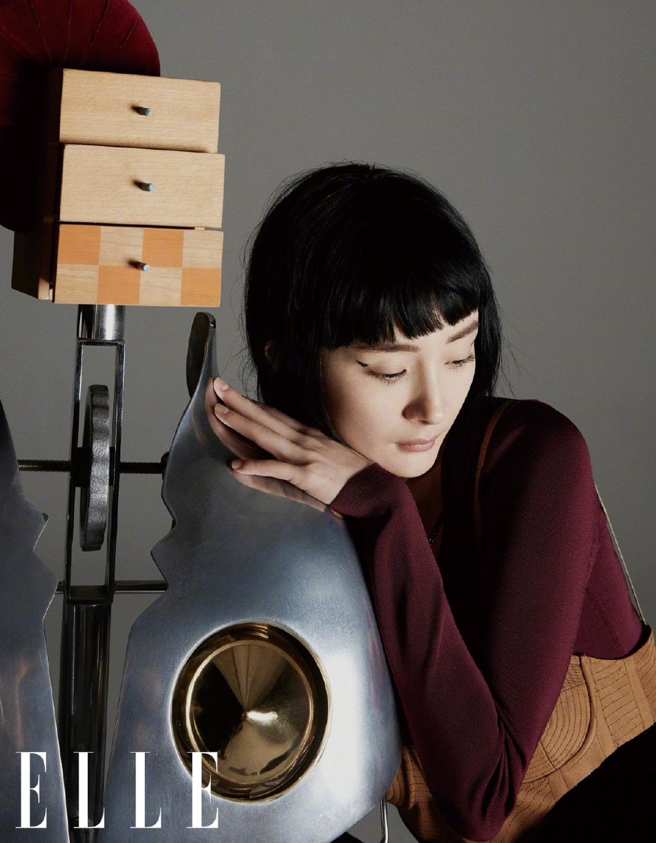 Dương Mịch phanh áo lộ nội y, khoe chân dài miên man hậu bị tố chảnh choẹ ảnh 12