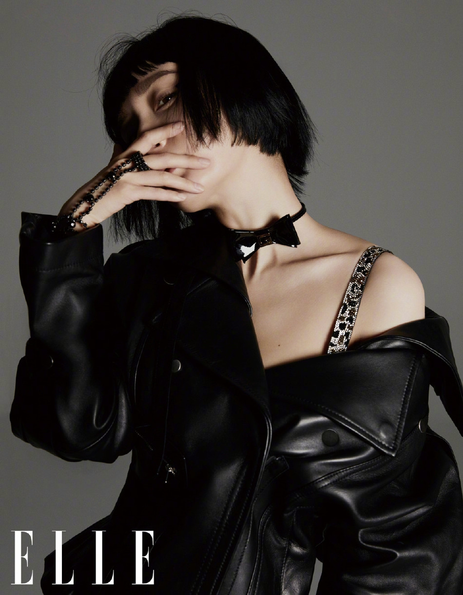 Dương Mịch phanh áo lộ nội y, khoe chân dài miên man hậu bị tố chảnh choẹ ảnh 5