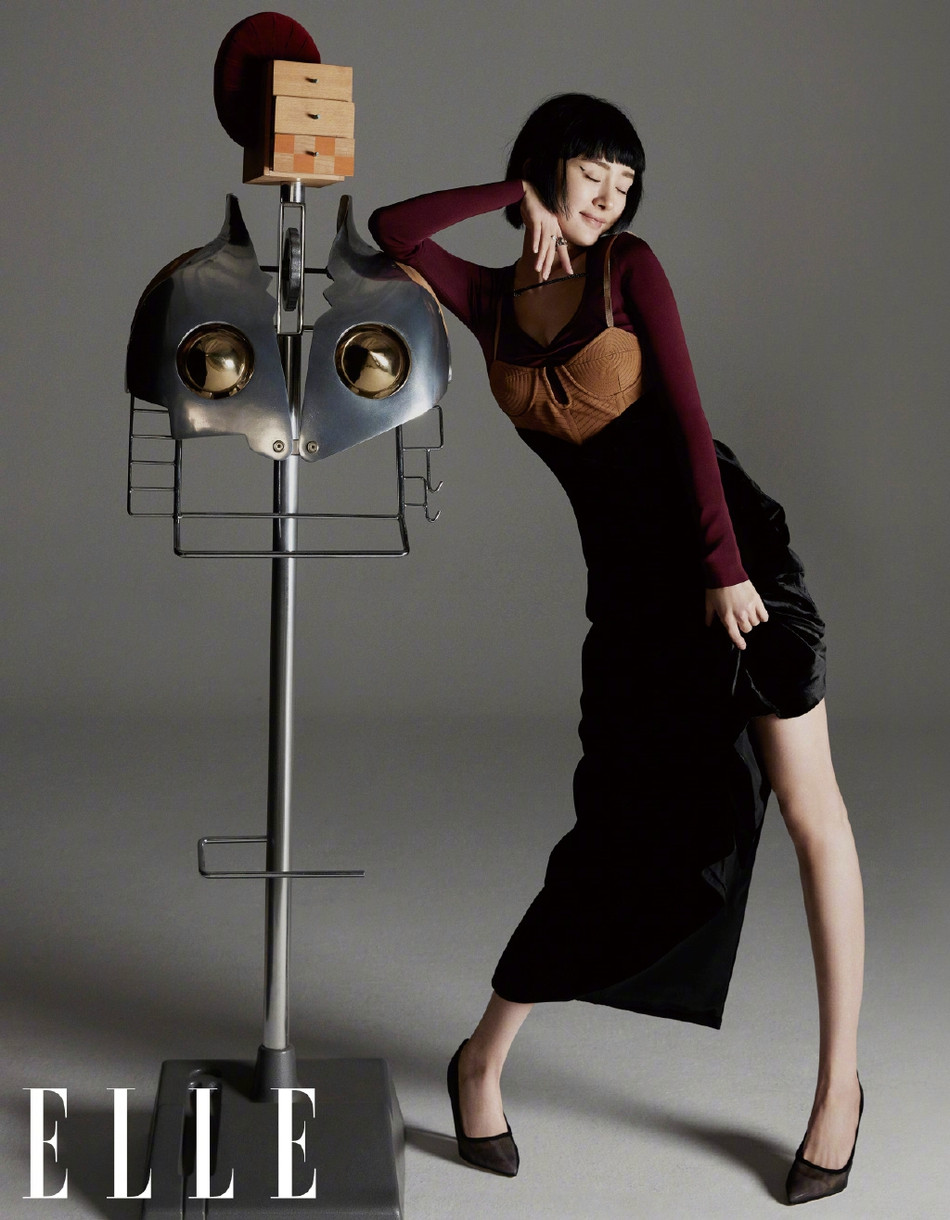 Dương Mịch phanh áo lộ nội y, khoe chân dài miên man hậu bị tố chảnh choẹ ảnh 11