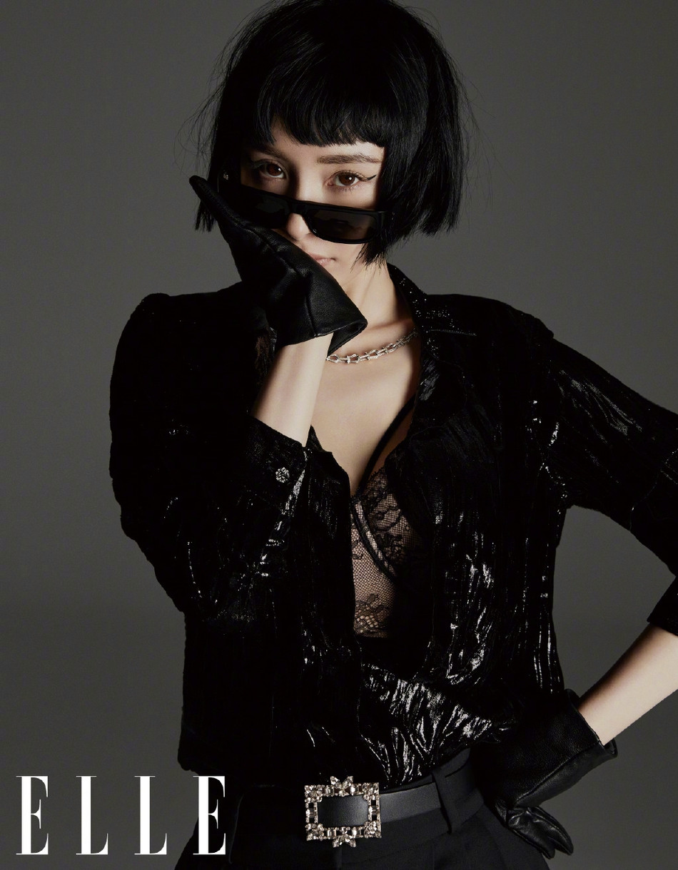 Dương Mịch phanh áo lộ nội y, khoe chân dài miên man hậu bị tố chảnh choẹ ảnh 3