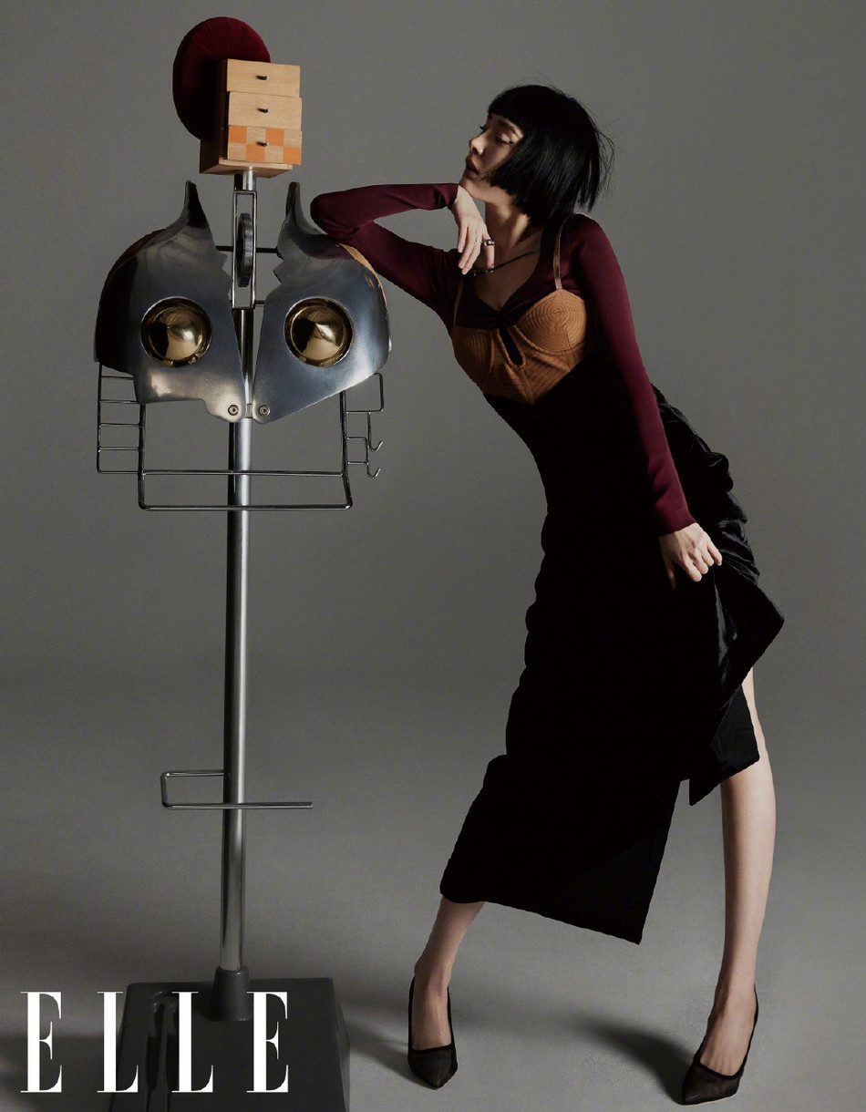 Dương Mịch phanh áo lộ nội y, khoe chân dài miên man hậu bị tố chảnh choẹ ảnh 10