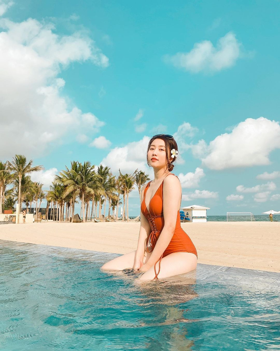 Huỳnh Hồng Loan hết khoe dáng với đồ bơi lại bán nude hậu chia tay Tiến Linh ảnh 3