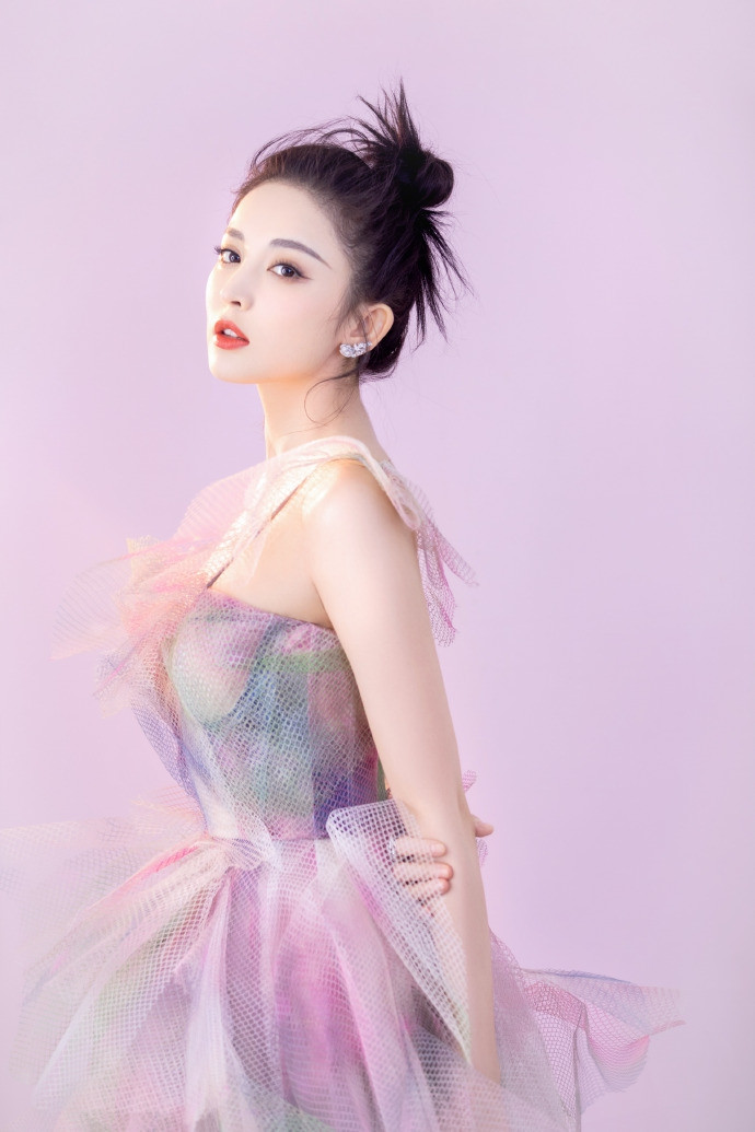 ‘Mỹ nhân Tân Cương’ bị nhầm với Ngọc Trinh đẹp như công chúa cổ tích ảnh 4