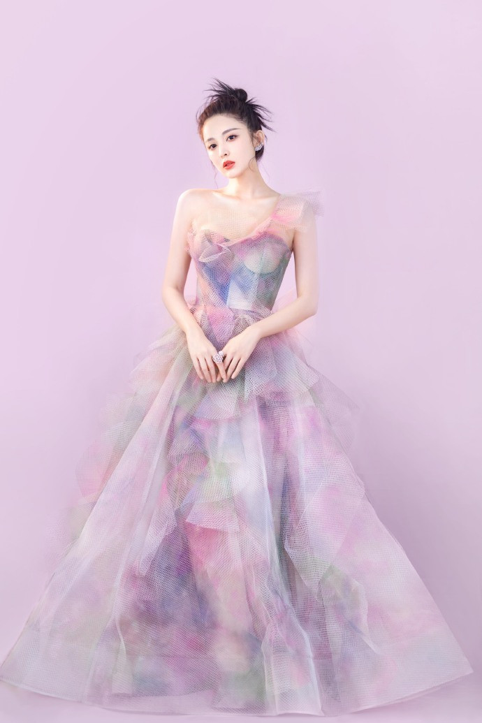 ‘Mỹ nhân Tân Cương’ bị nhầm với Ngọc Trinh đẹp như công chúa cổ tích ảnh 3