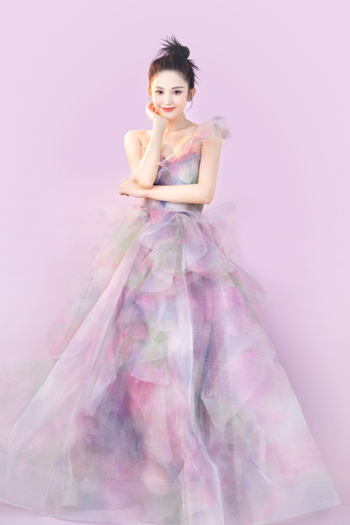 ‘Mỹ nhân Tân Cương’ bị nhầm với Ngọc Trinh đẹp như công chúa cổ tích ảnh 5