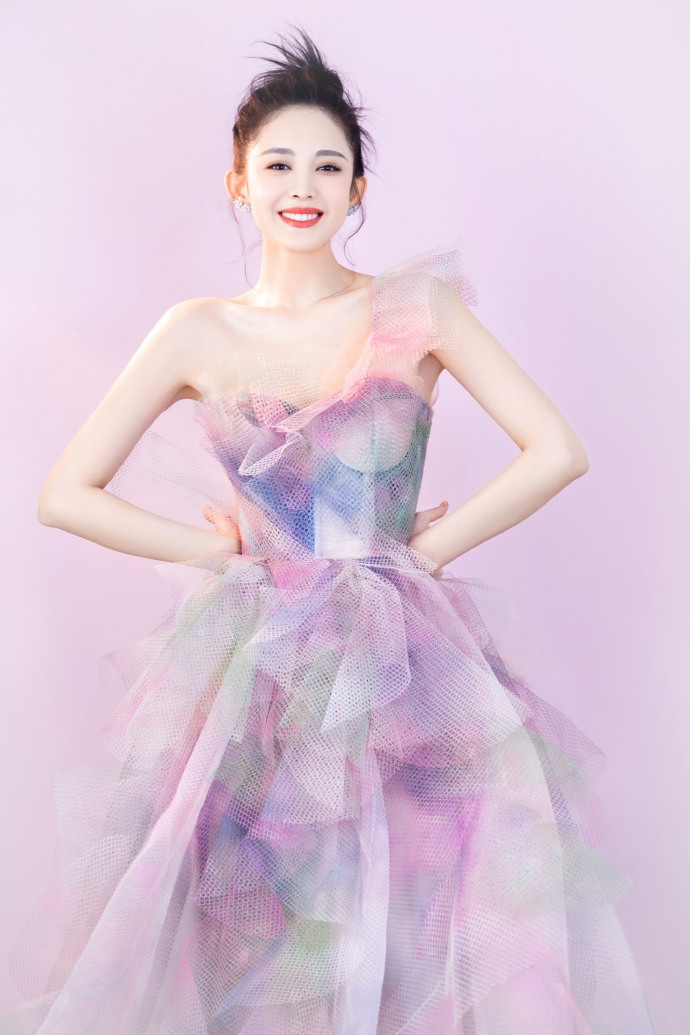 ‘Mỹ nhân Tân Cương’ bị nhầm với Ngọc Trinh đẹp như công chúa cổ tích ảnh 6