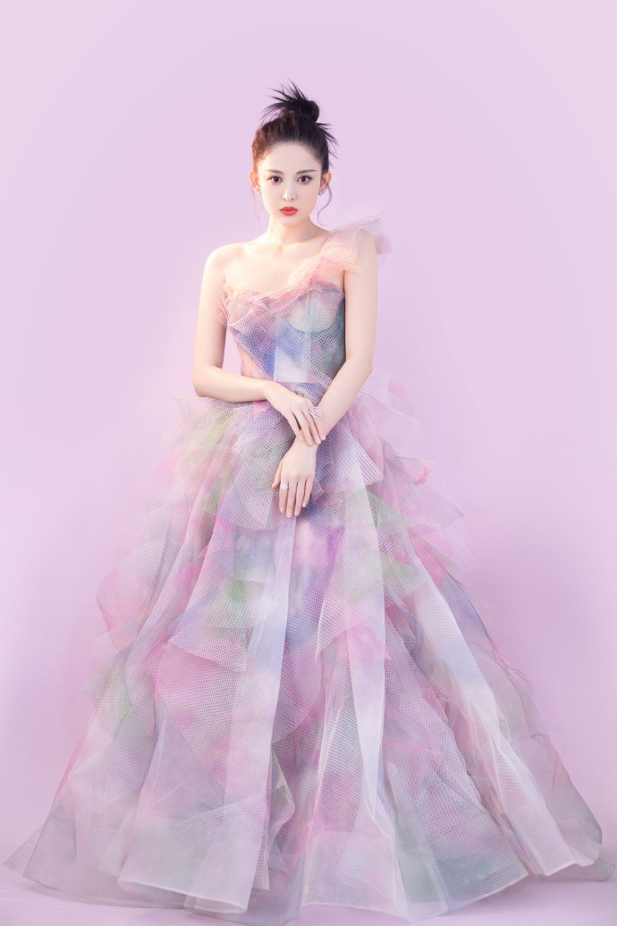 ‘Mỹ nhân Tân Cương’ bị nhầm với Ngọc Trinh đẹp như công chúa cổ tích ảnh 10