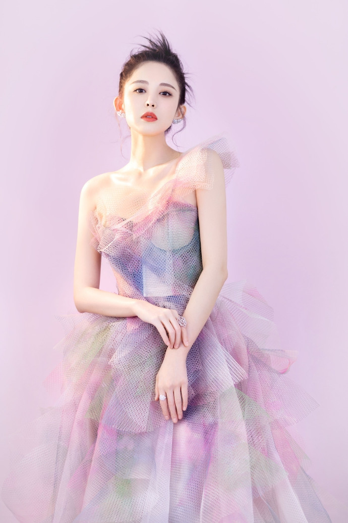 ‘Mỹ nhân Tân Cương’ bị nhầm với Ngọc Trinh đẹp như công chúa cổ tích ảnh 2