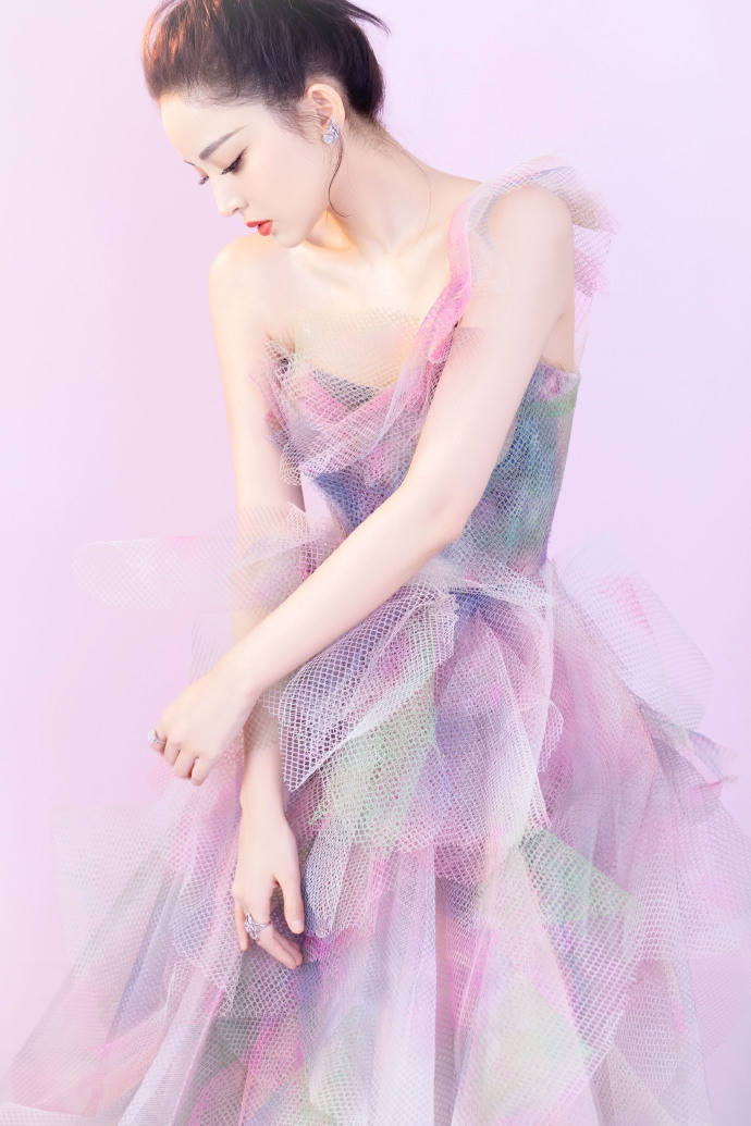 ‘Mỹ nhân Tân Cương’ bị nhầm với Ngọc Trinh đẹp như công chúa cổ tích ảnh 8