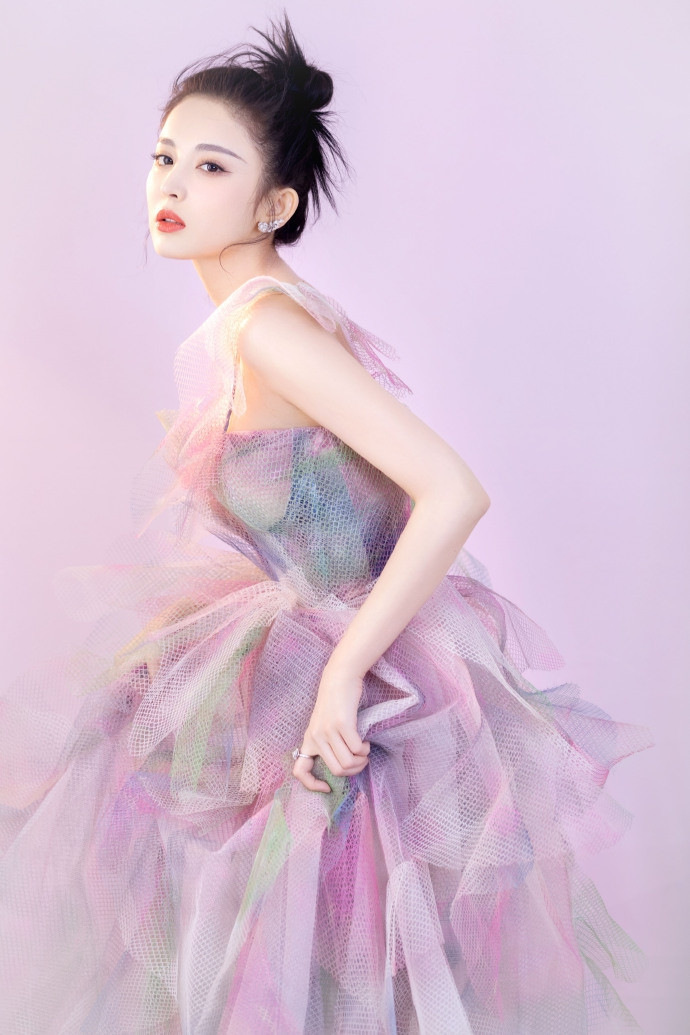 ‘Mỹ nhân Tân Cương’ bị nhầm với Ngọc Trinh đẹp như công chúa cổ tích ảnh 9