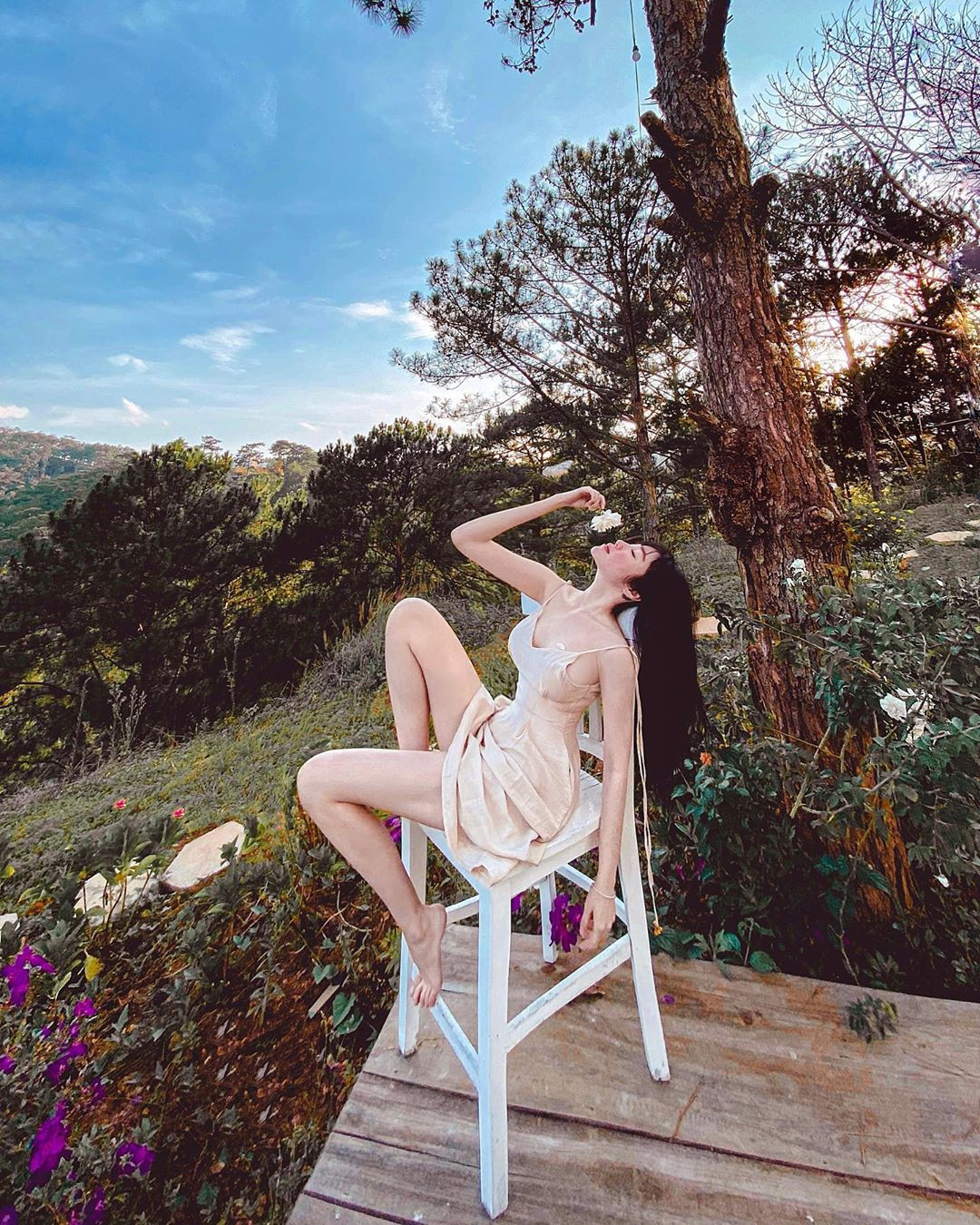 Elly Trần lộ vòng một căng đầy không nội y che chắn, gọi mình là ‘oan hồn’ ảnh 3