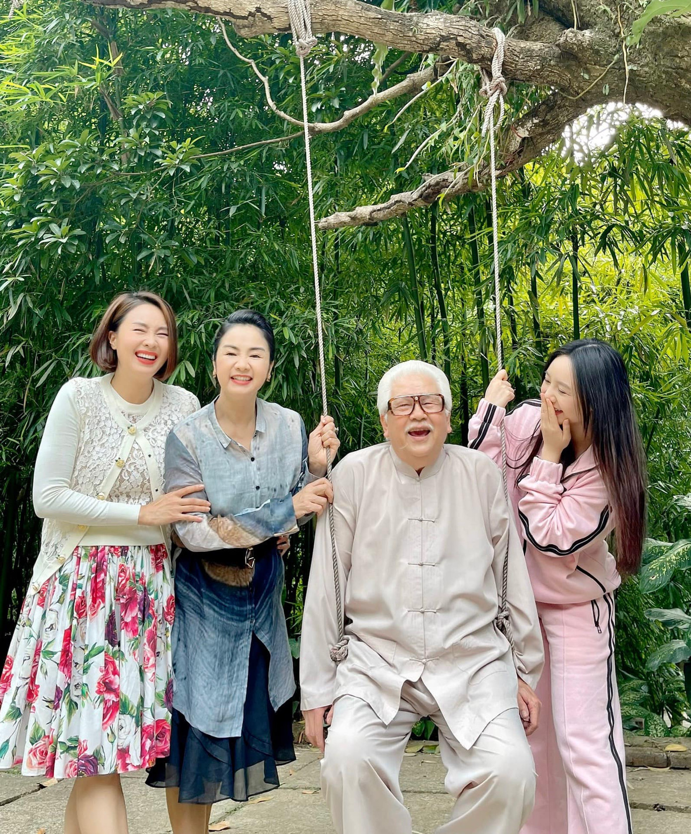 Mẹ 3 con Hồ Ngọc Hà mặc áo tắm gợi cảm ảnh 6