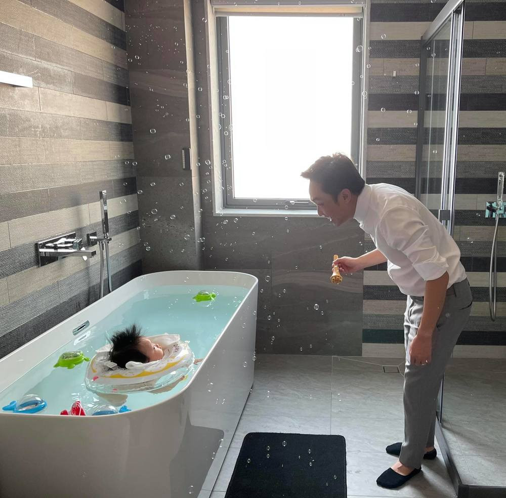 Bằng Kiều khuyên vợ cũ ở Mỹ không nên đến chỗ đông người vì dịch COVID-19 ảnh 5