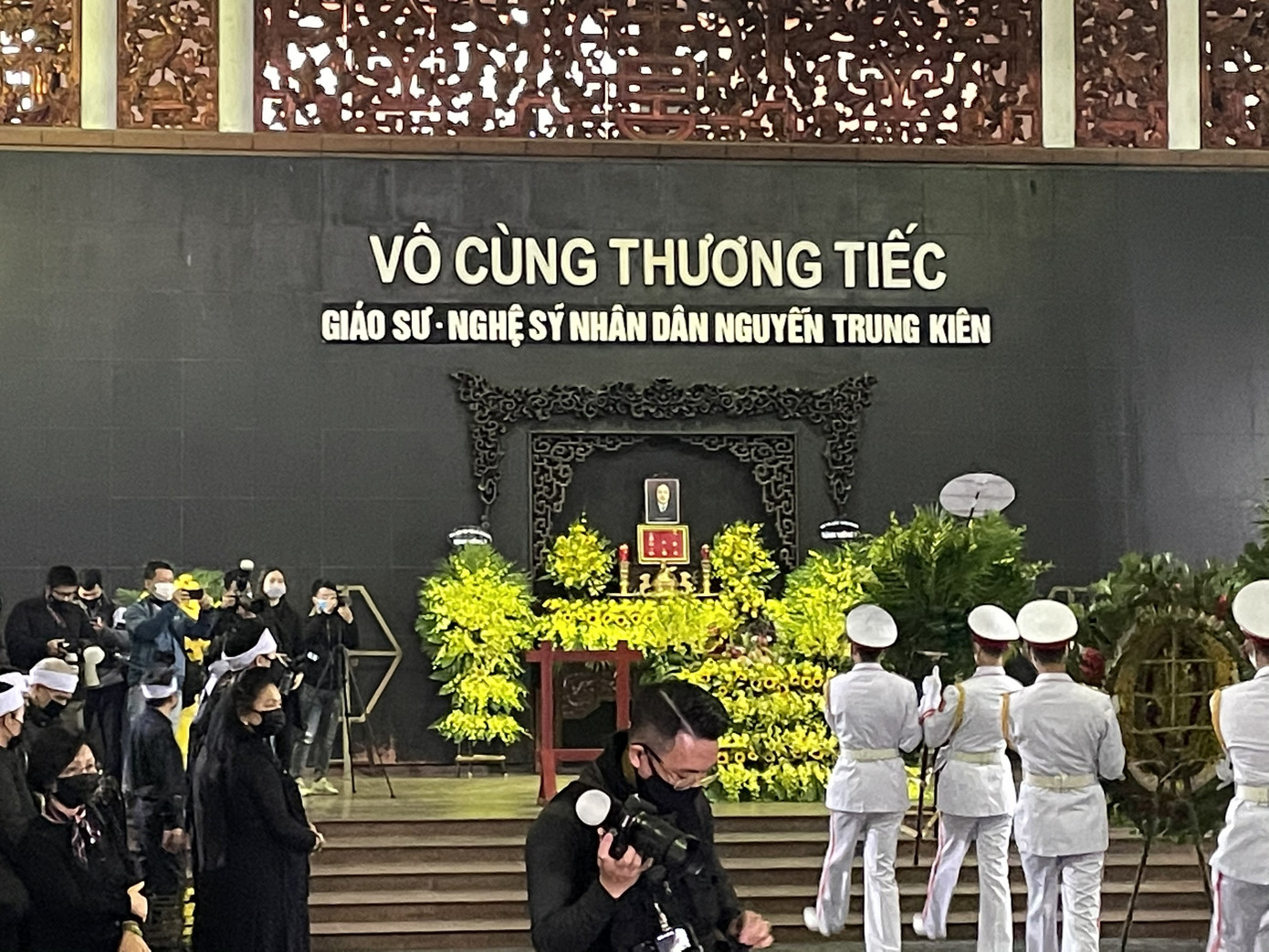 Nghẹn lòng trước lời tiễn biệt cha của nhạc sĩ Quốc Trung tại tang lễ NSND Trung Kiên ảnh 4