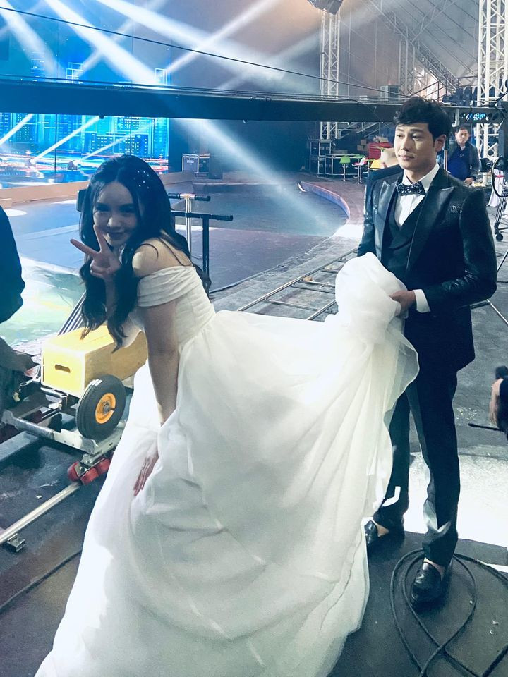 Lệ Quyên công khai tay trong tay tình tin đồn Lâm Bảo Châu ảnh 7