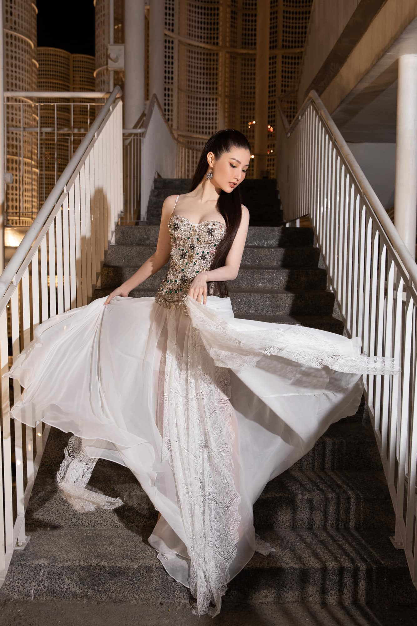 Diễm My 9x khoe ngực đầy nóng bỏng 'đốt mắt' dân mạng ảnh 7