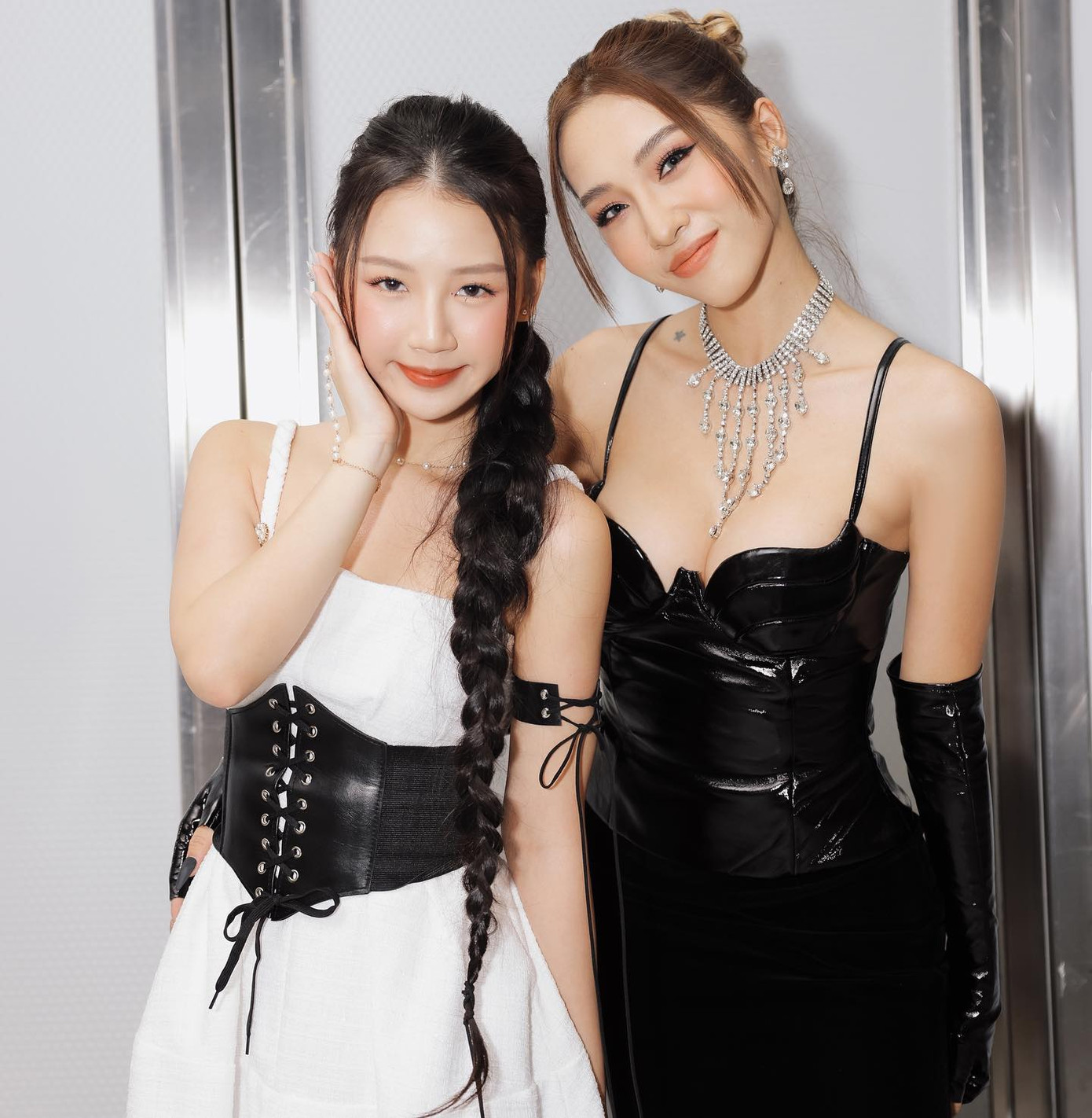 Hoàng Thùy Linh tung hình gợi cảm khoe vòng 3 'đốt mắt' fan ảnh 3