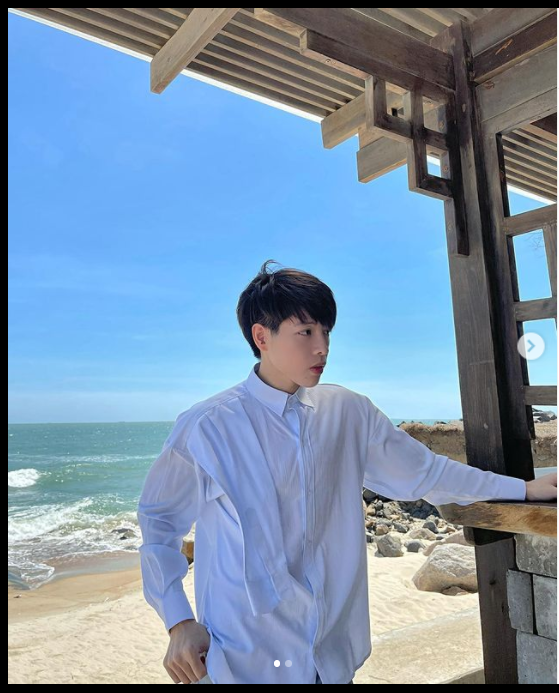 Khán giả 'lịm tim' trước ngoại hình soái ca khác lạ của danh hài Hoài Linh ảnh 9