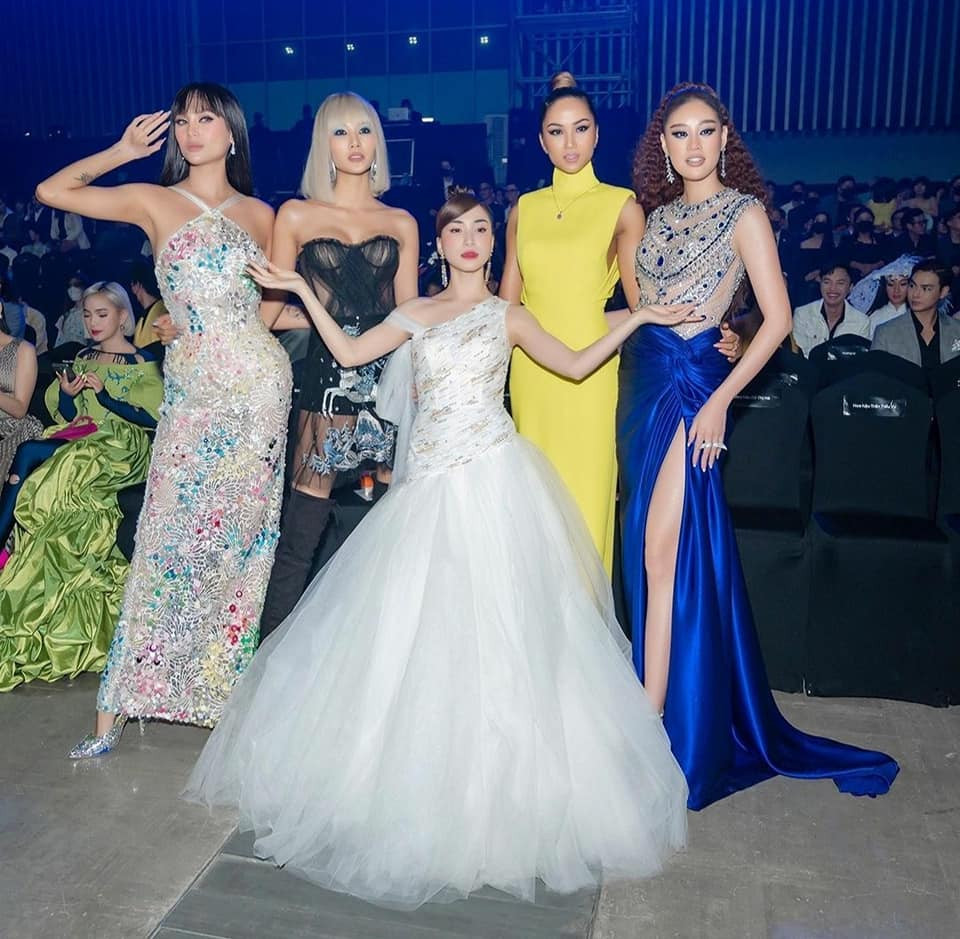 Khán giả phản ứng khi Hà Hồ vừa làm vừa ôm con ngủ gật ảnh 4