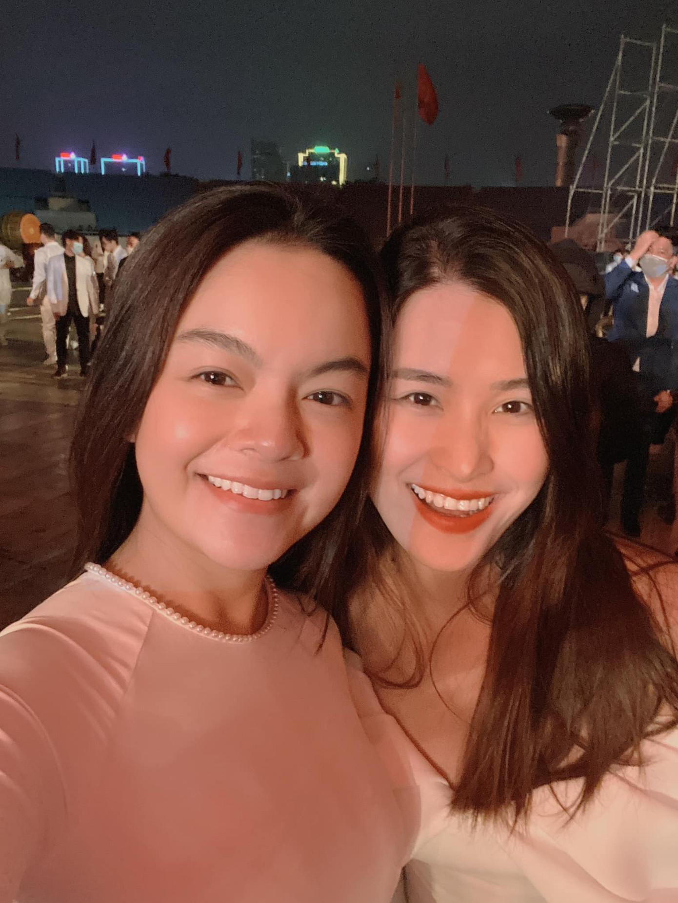 Chi Pu mặc xuyên thấu không nội y 'nóng mắt' ảnh 8