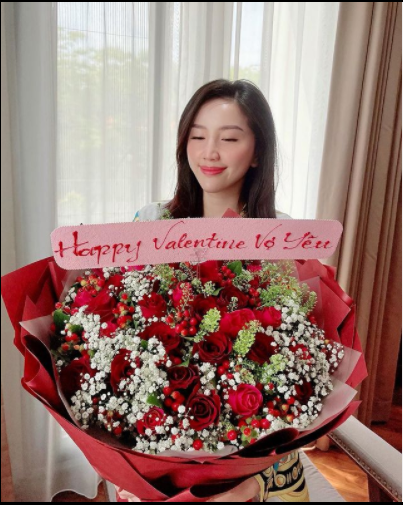 SAO VIỆT MÙNG 3 TẾT: Tuấn Hưng 'khóa môi' vợ, Phan Anh nói lời yêu tới bà xã ngày 14/2 ảnh 7