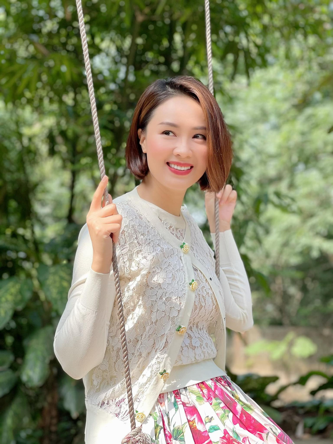 Hồng Diễm trẻ trung tựa đôi mươi khiến fan 'lụi tim' ảnh 1