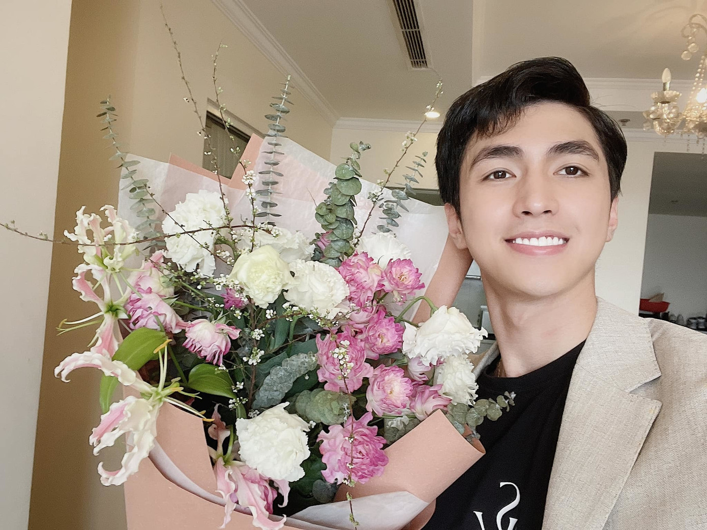 NSND Tự Long 'e ấp' bên NSƯT Xuân Bắc ảnh 8