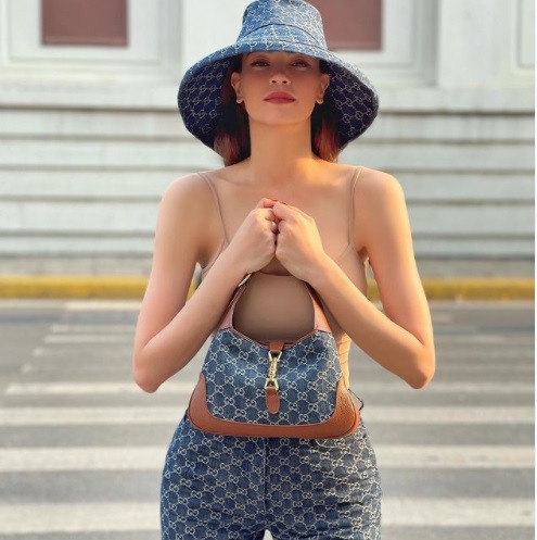 Vợ chồng Khánh Thi, Phan Hiển tình tứ trên sa mạc ảnh 10