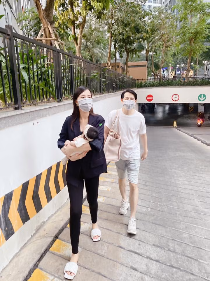 Thiều Bảo Trâm tung ảnh xinh đẹp ngày 8/3, Lệ Quyên khoe quà lung linh ảnh 4