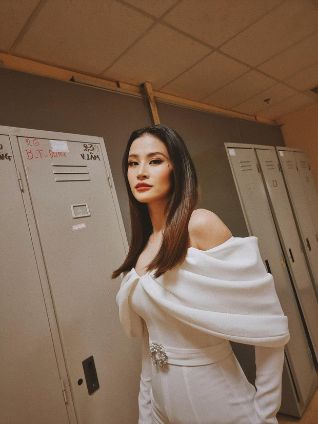 Quỳnh Nga diện váy ngủ trễ nải nóng bỏng ảnh 9