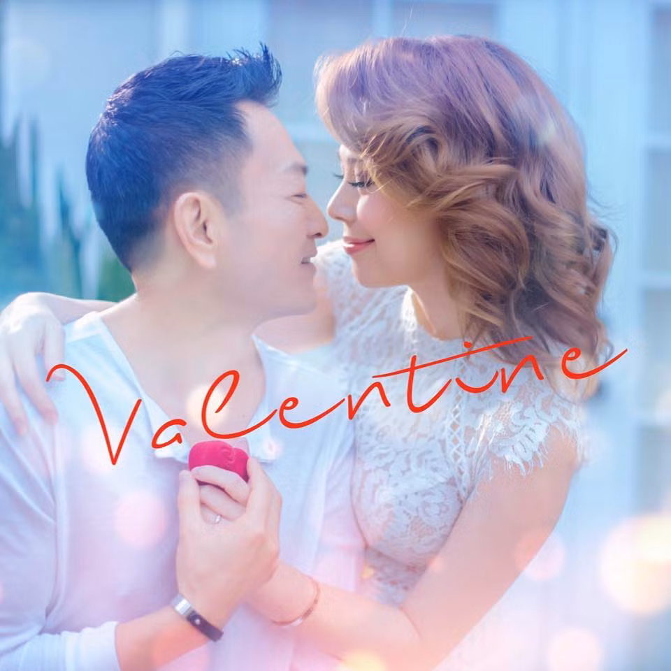 SAO VIỆT MÙNG 3 TẾT: Tuấn Hưng 'khóa môi' vợ, Phan Anh nói lời yêu tới bà xã ngày 14/2 ảnh 9