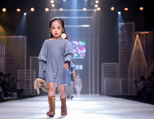 Mê mẩn ngắm nhan sắc thiên thần của con gái Việt Anh trong 'Hướng dương ngược nắng' ảnh 7